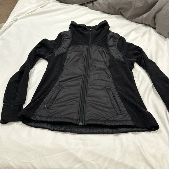 Good used condition fleece Lululemon size 10. Two front pockets one back pocket. - Picture 1 of 9